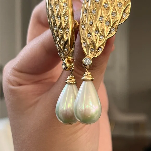 SOLD Vintage Christian Dior Angel’s Wings Rhinestone Pearl Dangle Gold Earrings - Picture 5 of 13